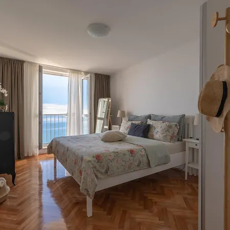 Vibes With Balcony And Spectacular View *