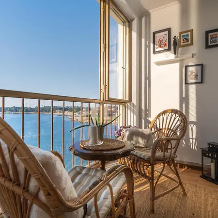 Apartment Vibes With Balcony And Spectacular View