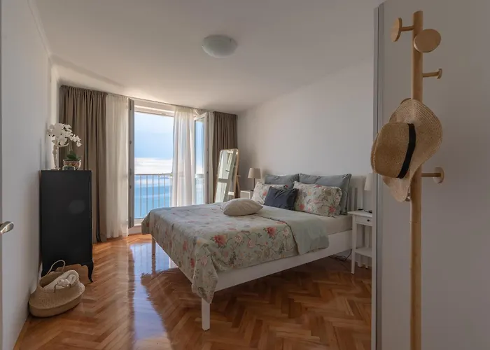 Vibes With Balcony And Spectacular View *