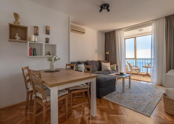 Vibes With Balcony And Spectacular View