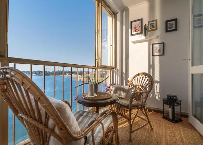 Apartment Vibes With Balcony And Spectacular View